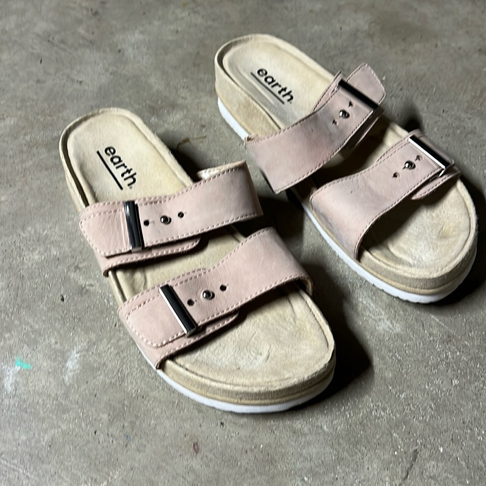 Womens Earth sandals